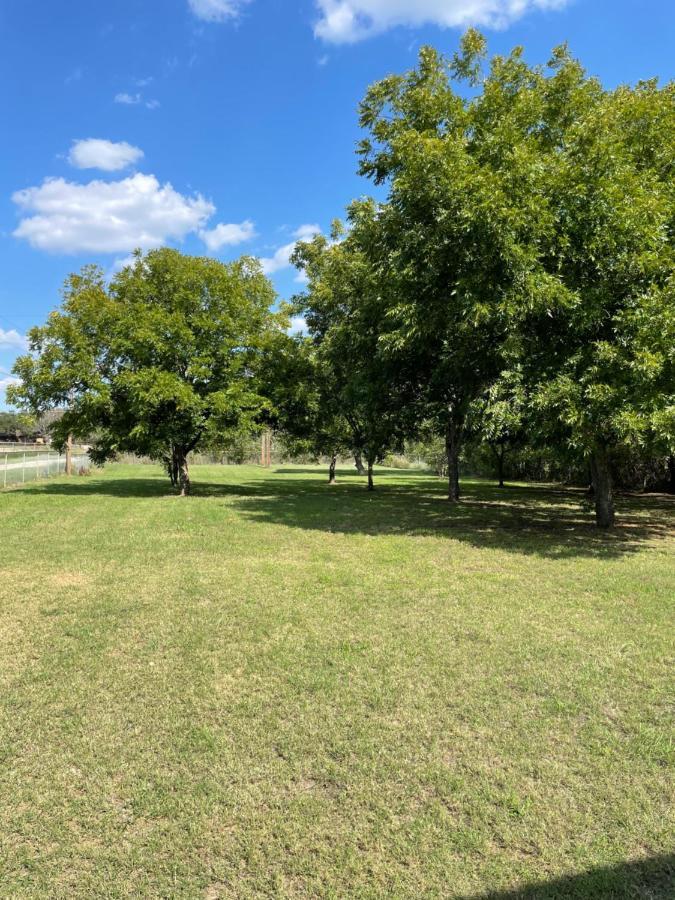 Pet Friendly Graham Home Route 66 At The Mistletoe Farm Esterno foto