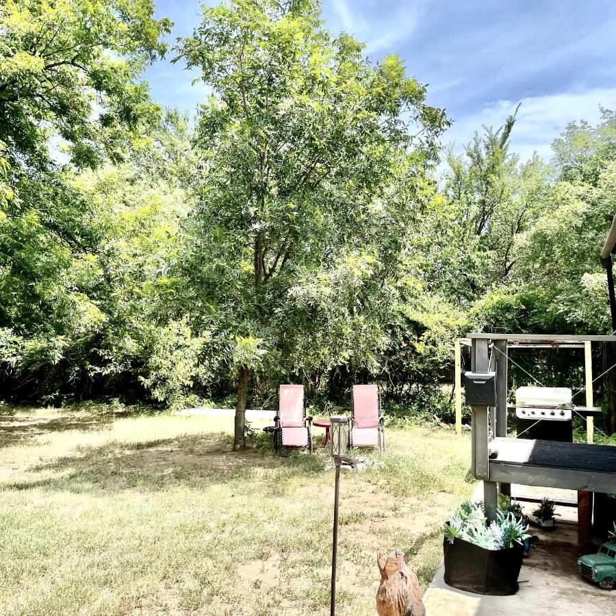 Pet Friendly Graham Home Route 66 At The Mistletoe Farm Esterno foto