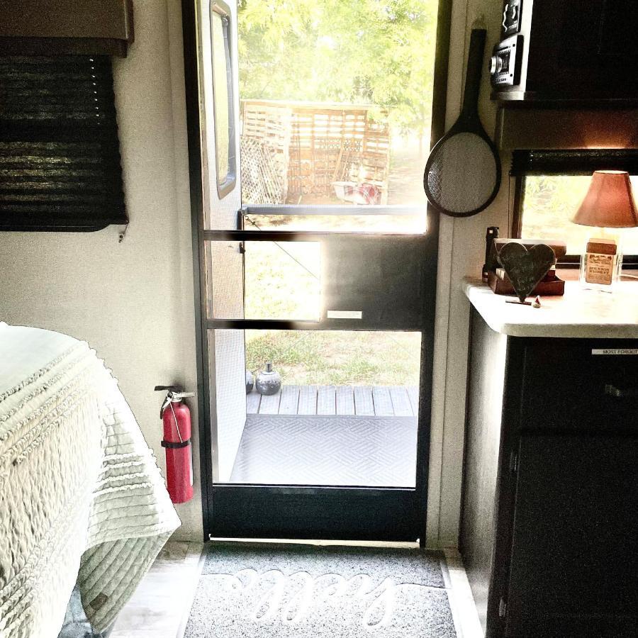 Pet Friendly Graham Home Route 66 At The Mistletoe Farm Esterno foto